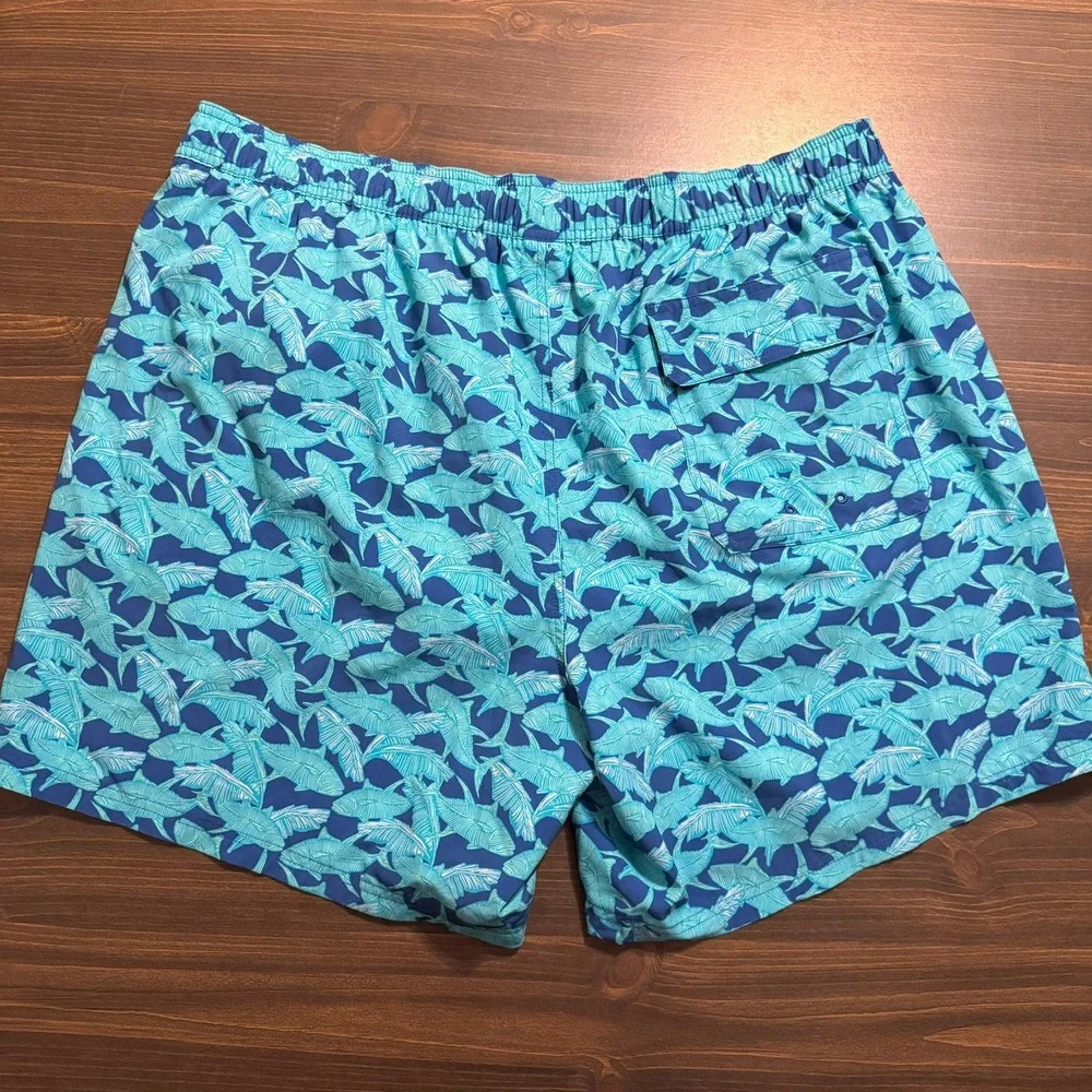 Vineyard Vines Board Shorts Mens 2XB Blue Full Graphic Leafs Fishes Floral Beach